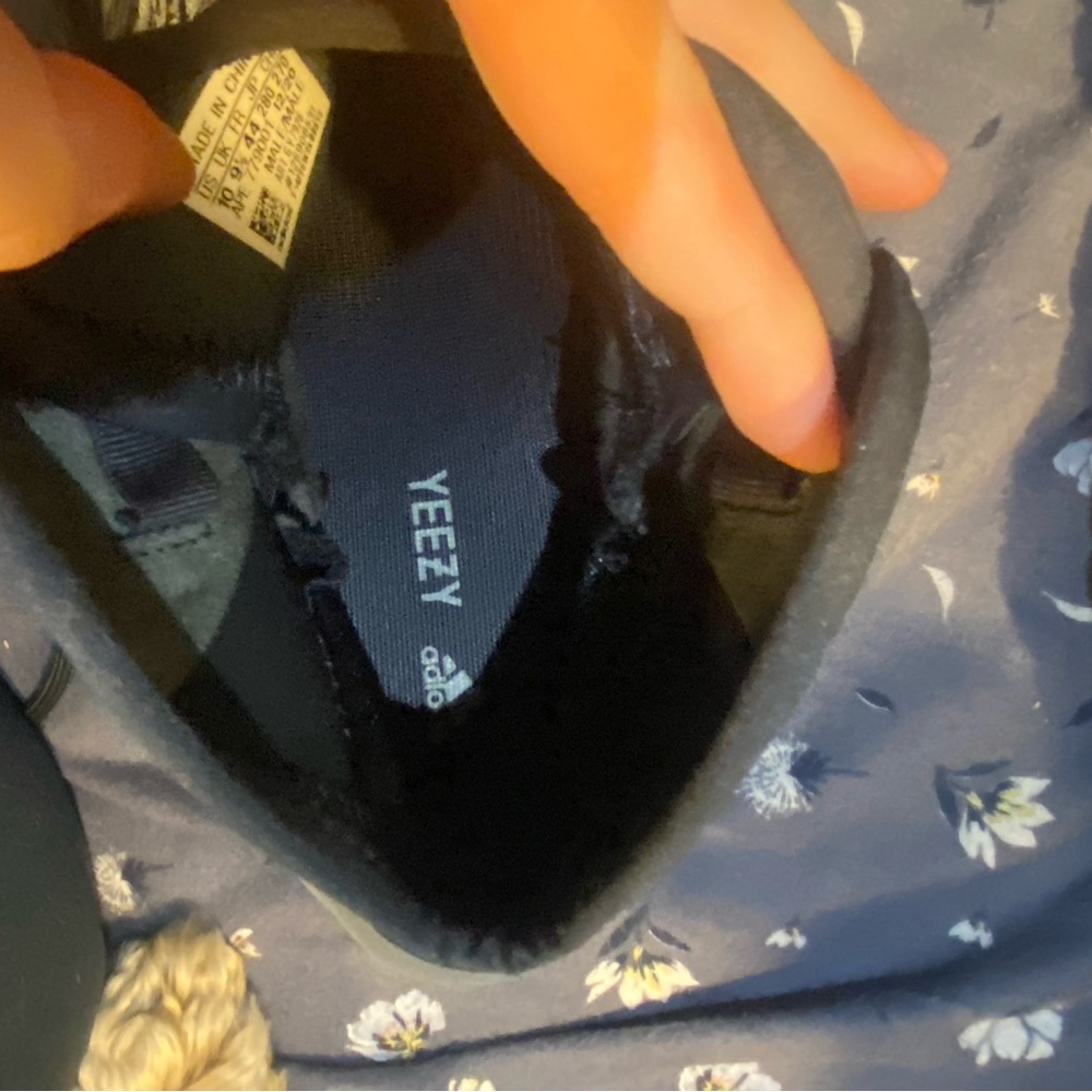 Yeezy Quantum Sneakers in Black/Blue and Cream - Picture 9 of 11